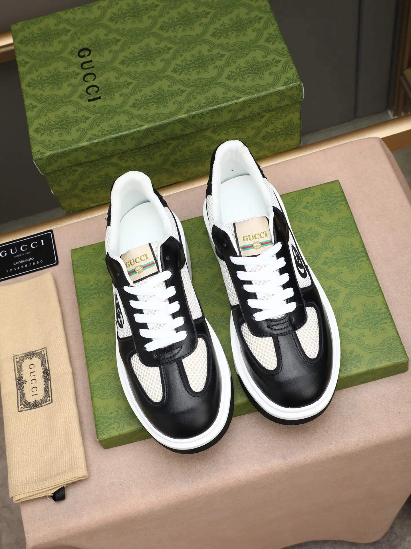 Men's shoes 💰480 New men's shoes GUCCI Fashion trend Made of first-layer calfskin ➕ washed sheep lining! The foot feels super comfortable and the workmanship is impeccable. Foam ultra-light outsole, size: 38-44 (45 customized) 3 colors to choose from!
